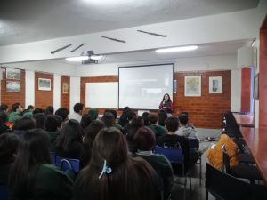 Charlas de divulgación científica gestionadas por el IMA PUCV se presentaron en establecimientos educacionales durante el 2023